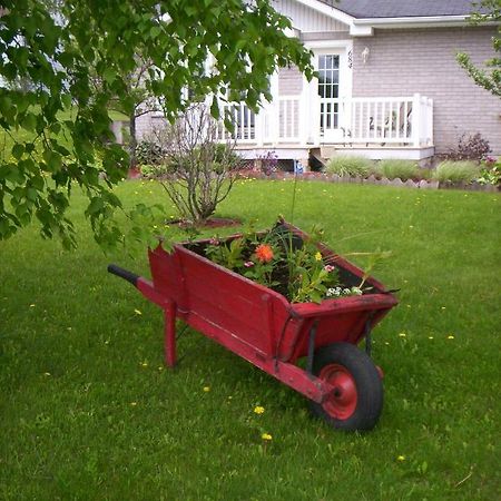 Gîte Au p'tit bonheur B&B Coaticook Extérieur photo