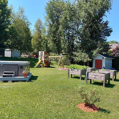 Gîte Au p'tit bonheur B&B Coaticook Extérieur photo