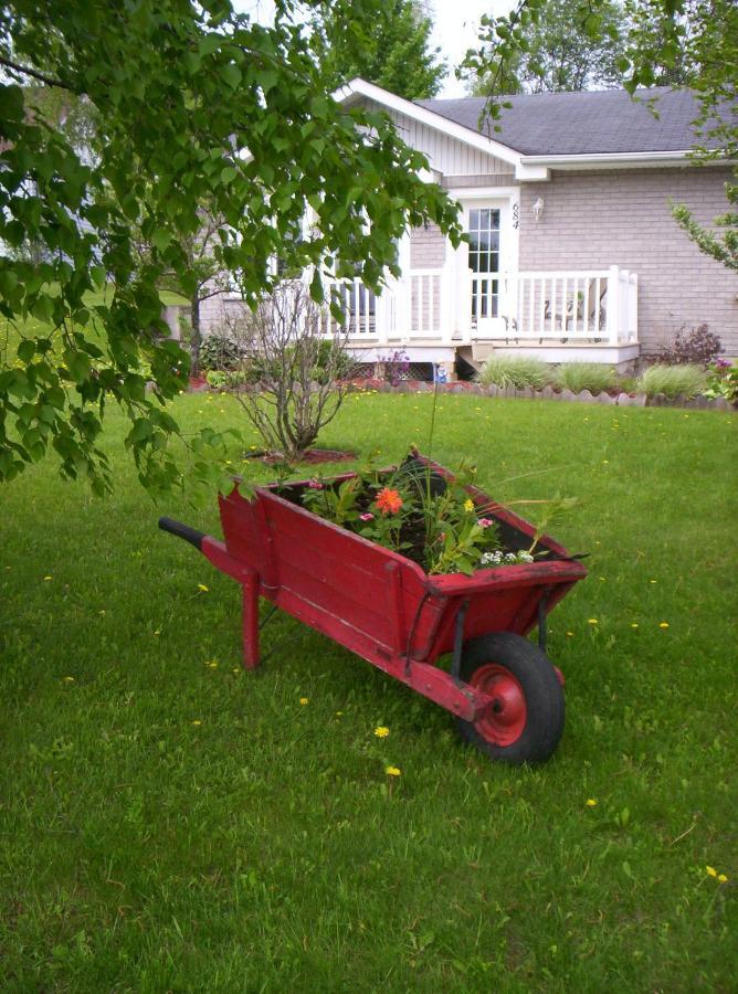 Gîte Au p'tit bonheur B&B Coaticook Extérieur photo